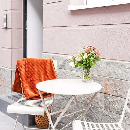 Apartment Stilvolle Im Schwarzwald - 2 Min Zu Fuss Ins Zentrum, S-bahn, Therme & Bergbahn *