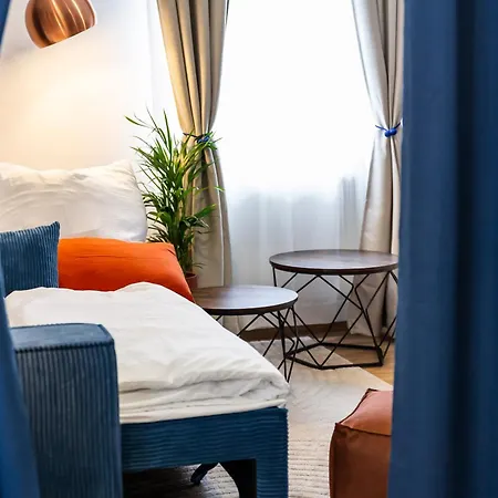 Stilvolle Im Schwarzwald - 2 Min Zu Fuss Ins Zentrum, S-bahn, Therme & Bergbahn Apartment